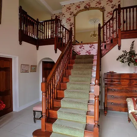 Pinewood Lodge Guest House-2