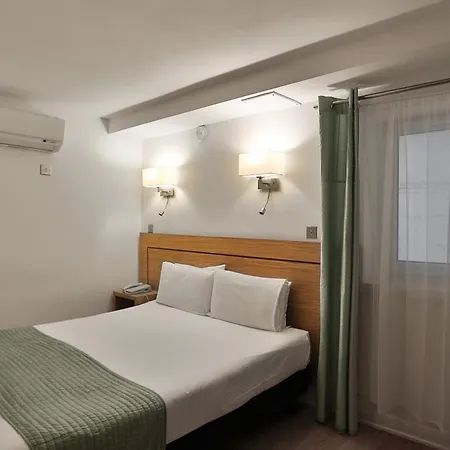 Ambassadors Hotel-3