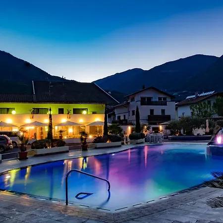 SCHLOSSHOF SÜDTIROL - Hotel&Camping Resort-2
