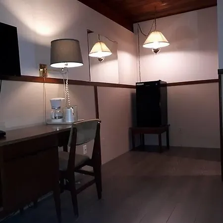 Falcon Nest Motel-3