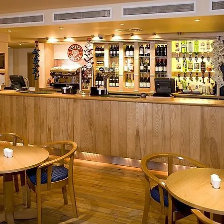 Premier Inn London Docklands Excel-3