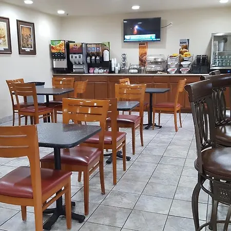 Microtel Inn & Suites By Wyndham Green Bay-3