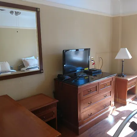 Yale Hotel-3