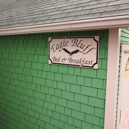 Eagle Bluff Lighthouse Bed & Breakfast-3