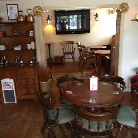 The Golden Lion Hotel-2