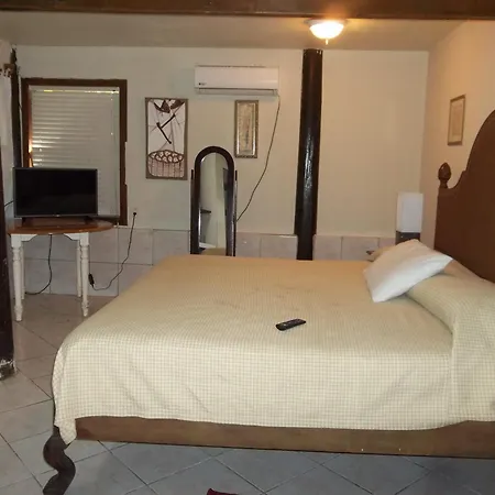 Fosters West Bay Resort-3