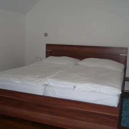 Graphic Hotel-2