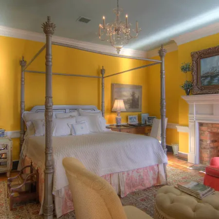 Inn At Court Square-3
