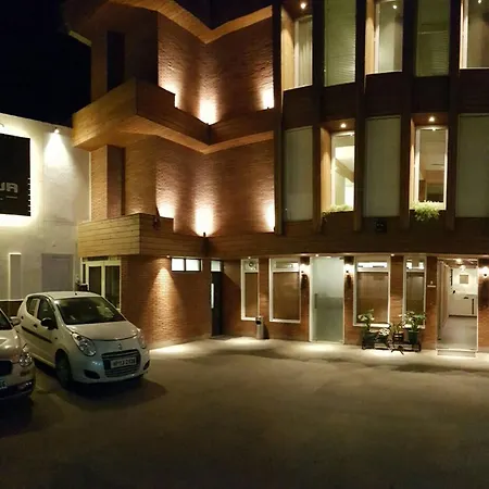 Mayur Hotel Bar And Restaurant-3