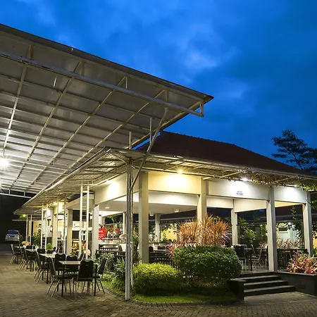 Riverstone Hotel & Cottage-2
