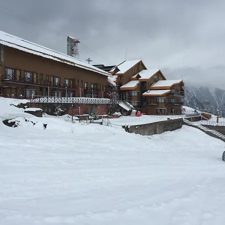 Clifftop Club Auli-3