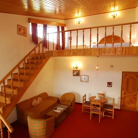 Clifftop Club Auli-2