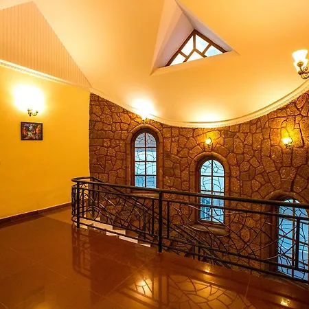 Redstone Villa And Suites-2