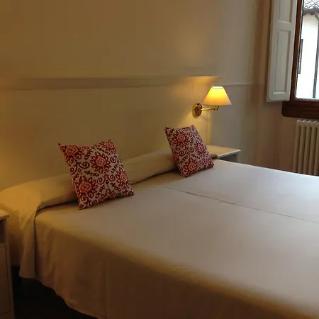 Hotel Canada-3