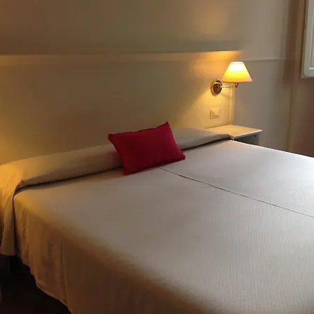 Hotel Canada-2