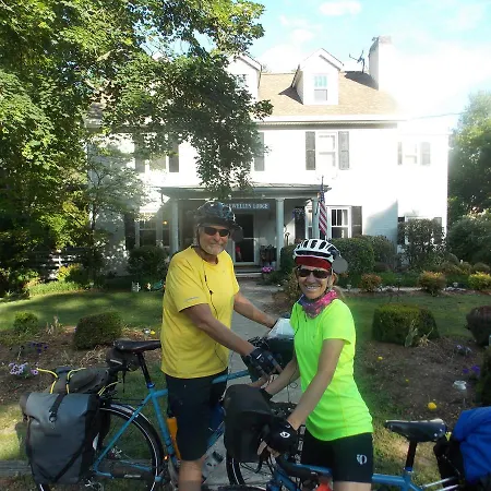 A B&B At Llewellyn Lodge-3