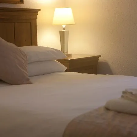 Cavell House Bed And Breakfast-3