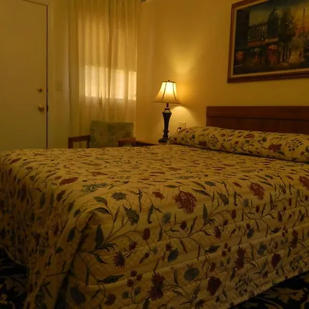 Twin Oaks Motel-2