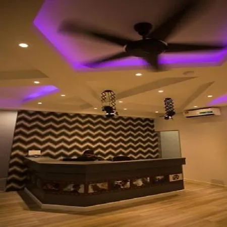 Hollywood Hotel-2