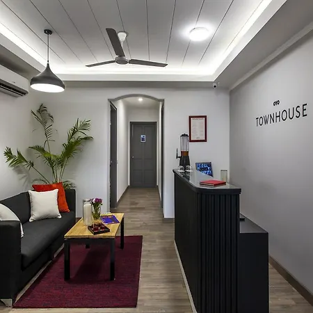 Oyo Townhouse 002 Green Park-3