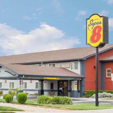 Super 8 By Wyndham Willows-3