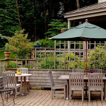 Coveside Bed & Breakfast-3
