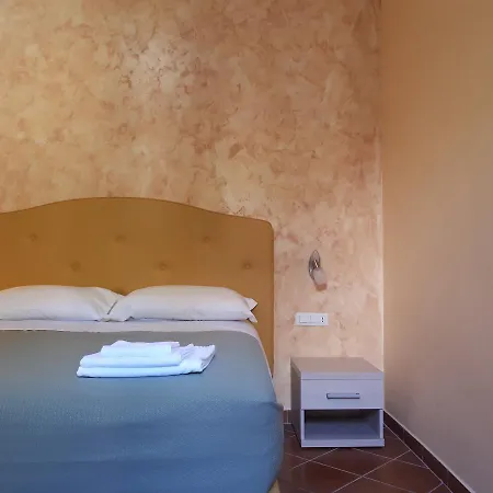 Clodio Rooms-3