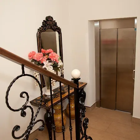 Hotel El Capricho-2