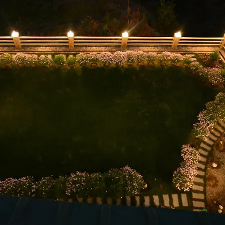 The Golden Peak, Hotel-3