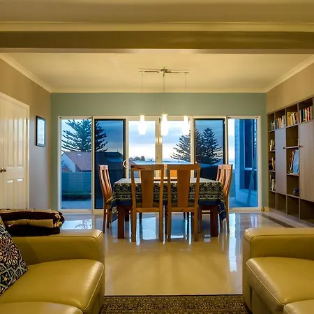 Mullaloo B & B-3