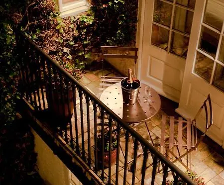 Swan House-3
