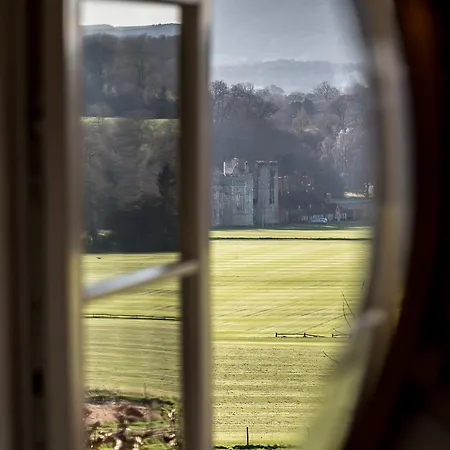 Cowdray Lodge B&B Rooms-2