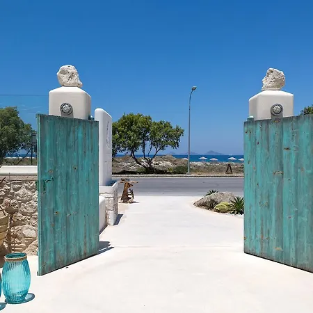 White Pearls-Adults Only Luxury Suites-2