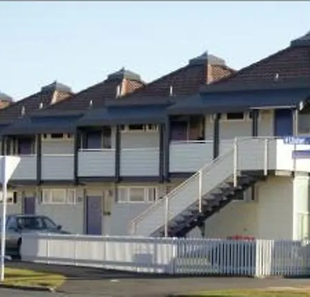 Motel Six-2