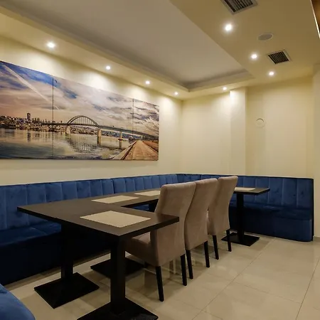 Airport Hotel Garni-2