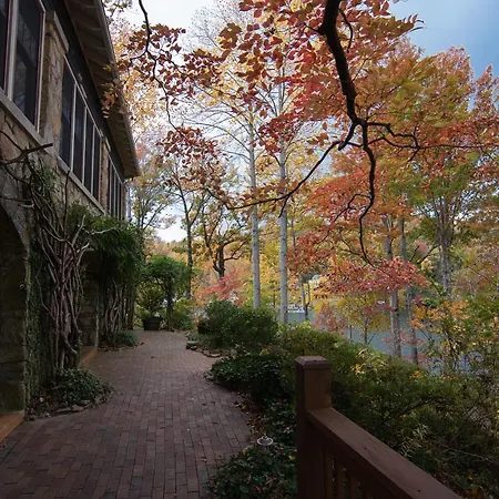 Lodge On Lake Lure-2