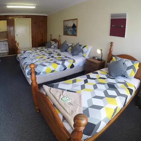 Turn-In Motel-3