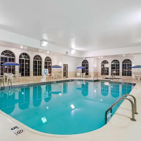 Travelodge & Suites By Wyndham Fargo/Moorhead-2