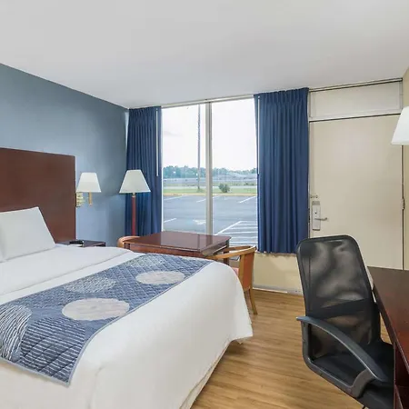 Days Inn By Wyndham Statesville-2