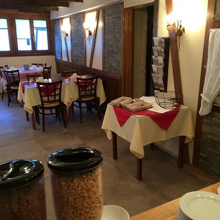 Auberge Des Trois Chateaux-3