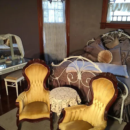 1884 Wildwood Bed And Breakfast Inn-3