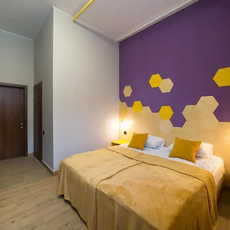 Hotel Bee Station-3