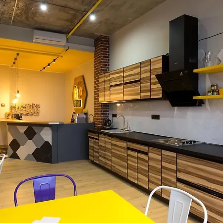 Hotel Bee Station-2