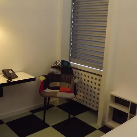 Hotel Cristall - Frankfurt City-3