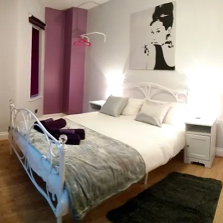 Old Trafford Guest House-2