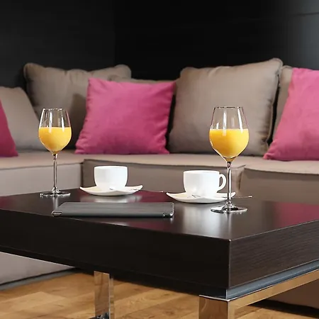 Maccani Luxury Suites-3