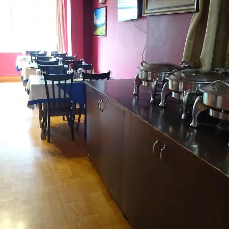 Hotel White Yak-3