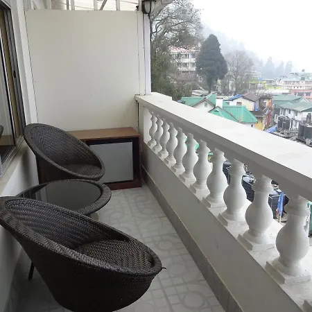 Hotel White Yak-3