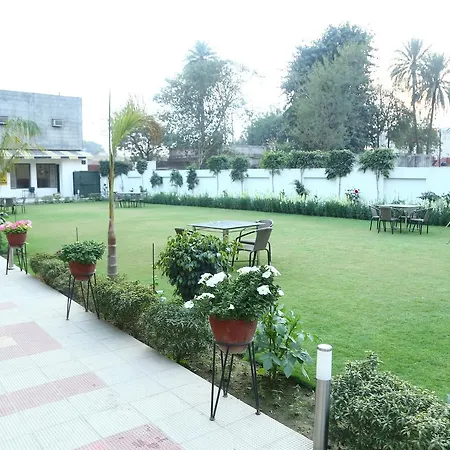 Hotel Whistling Greens-3