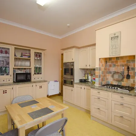 Knight'S Rest Guest House-2